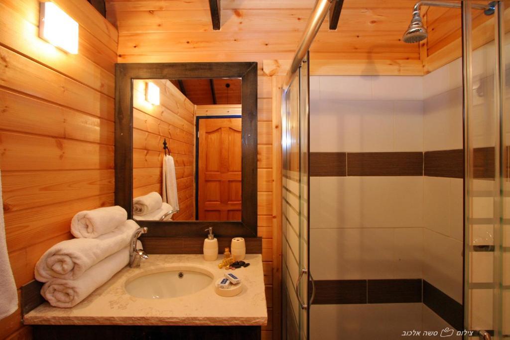 Noach Batavor Villa Kefar Kish Room photo